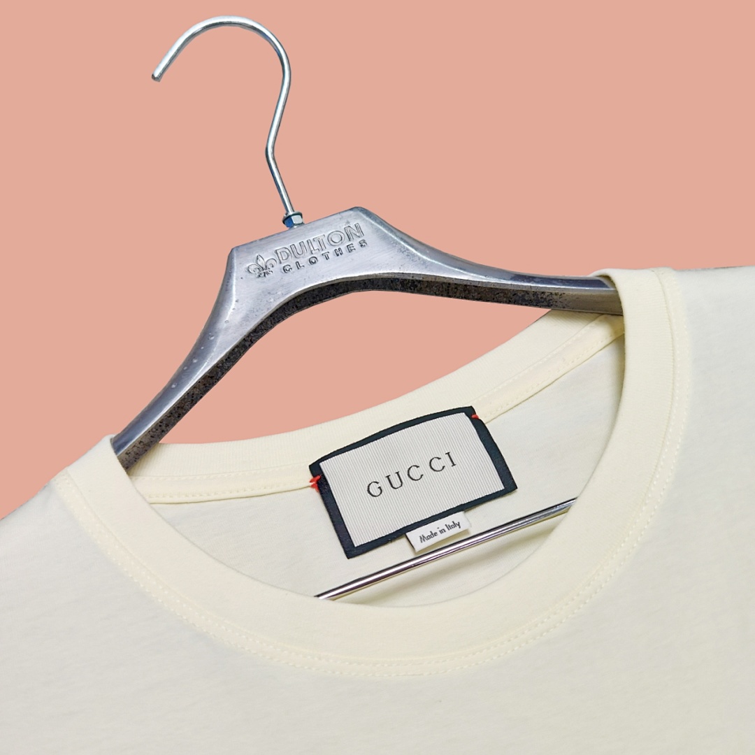 Gucci T-Shirt Style 686 detail view 4