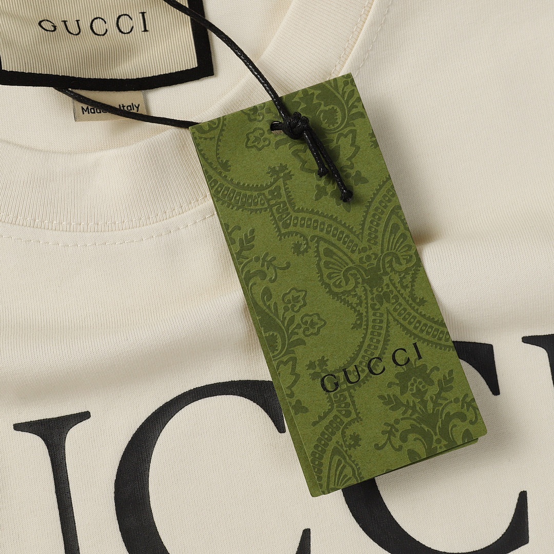 Gucci T-Shirt Style 820 detail view 1
