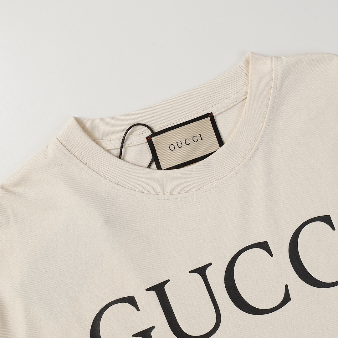 Gucci T-Shirt Style 820 detail view 6