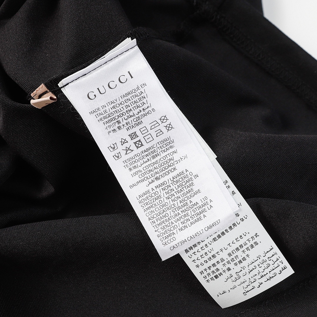 Gucci T-Shirt Style 821 detail view 1