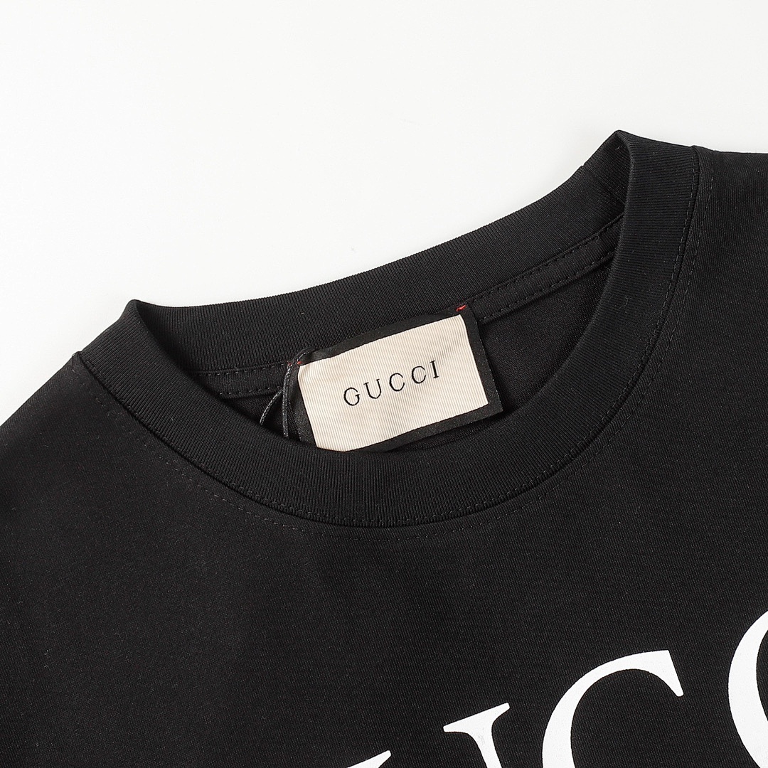 Gucci T-Shirt Style 821 detail view 5