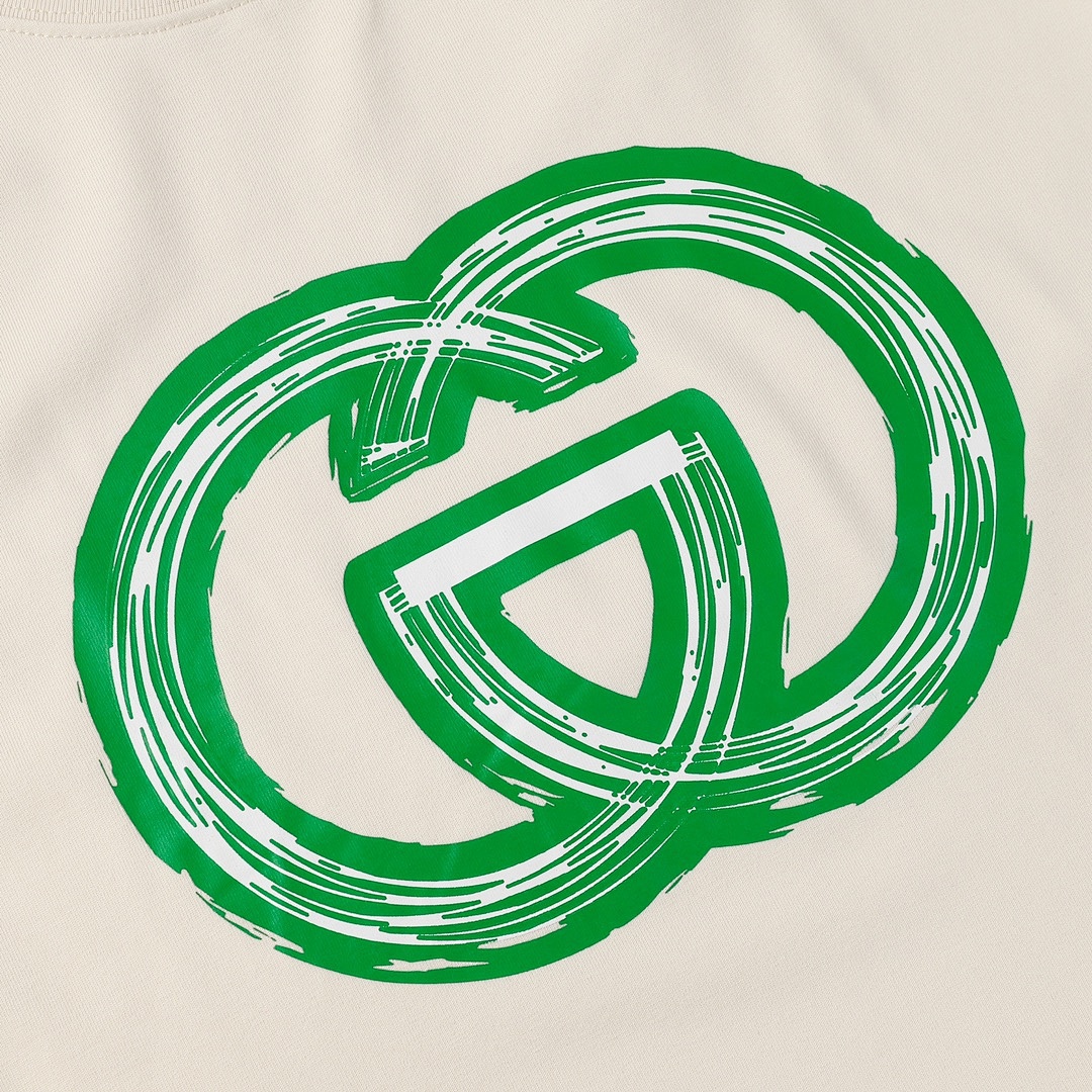 Gucci T-Shirt Style 827 detail view 2