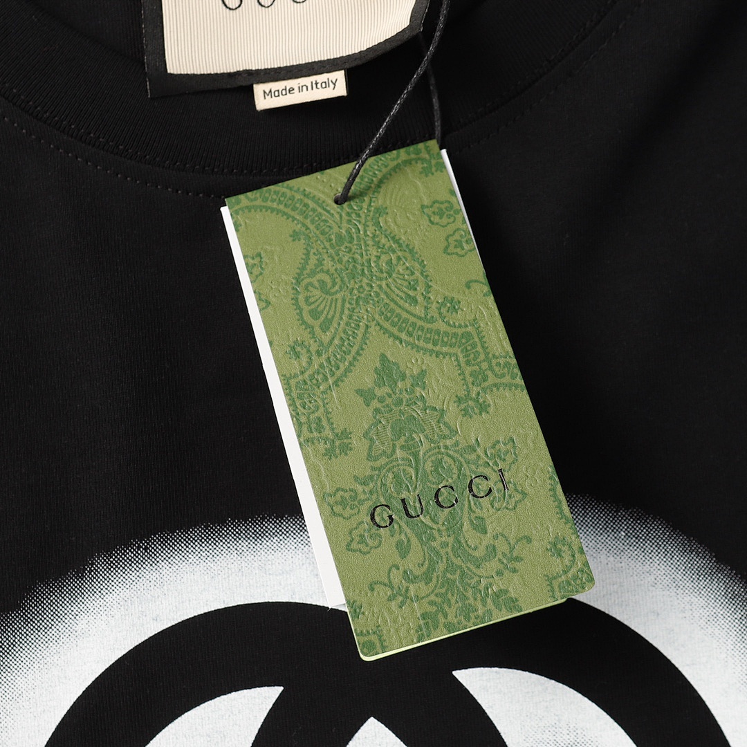 Gucci T-Shirt Style 832 detail view 4