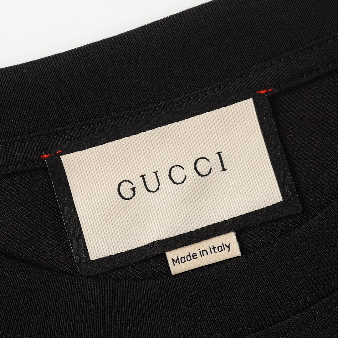 Gucci T-Shirt Style 833 main view