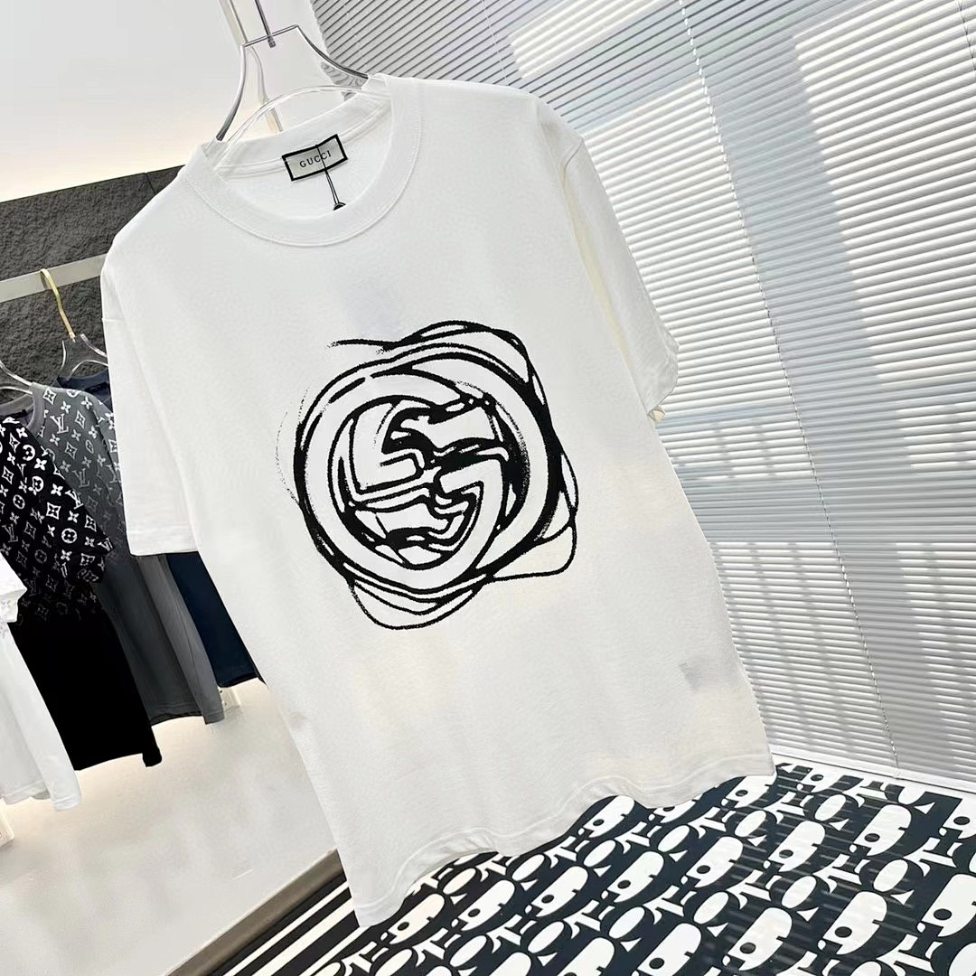 Gucci T-Shirt Style 868 detail view 1