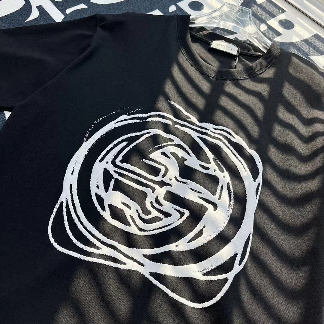 Gucci T-Shirt Style 869 detail view 1