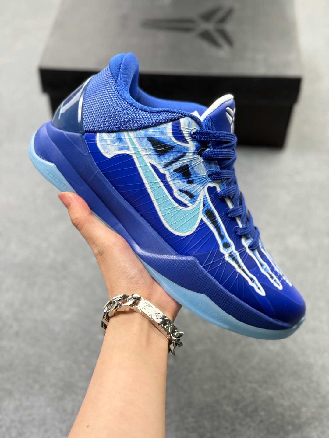 Nike Basketball Shoes Blue main view