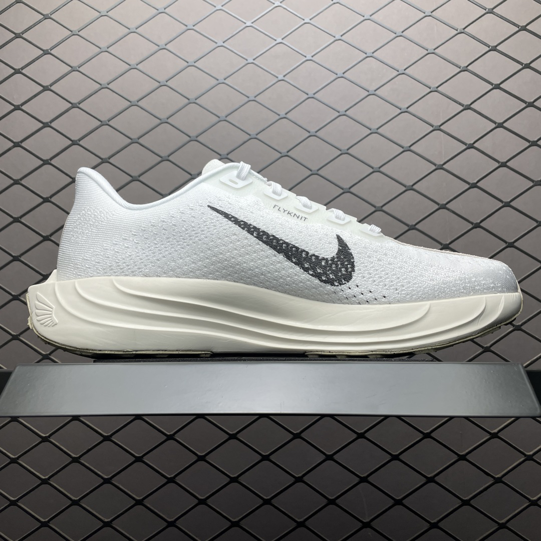 Nike Pegasus Plus Running Shoes detail view 2