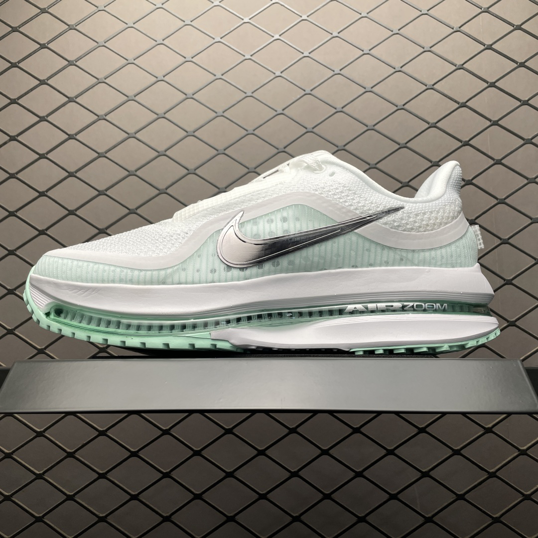 Nike Running Shoes main view