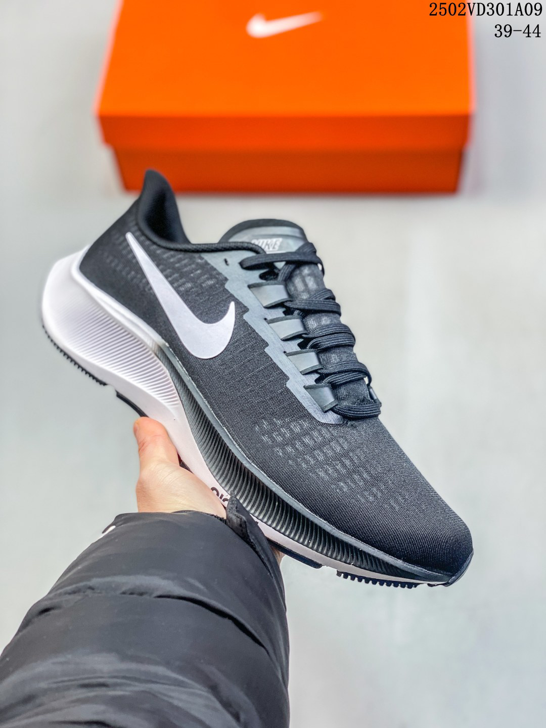 Nike Running Shoes main view