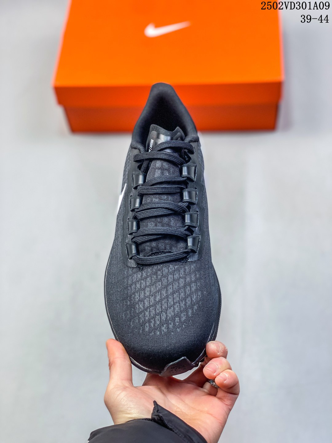 Nike Running Shoes detail view 1
