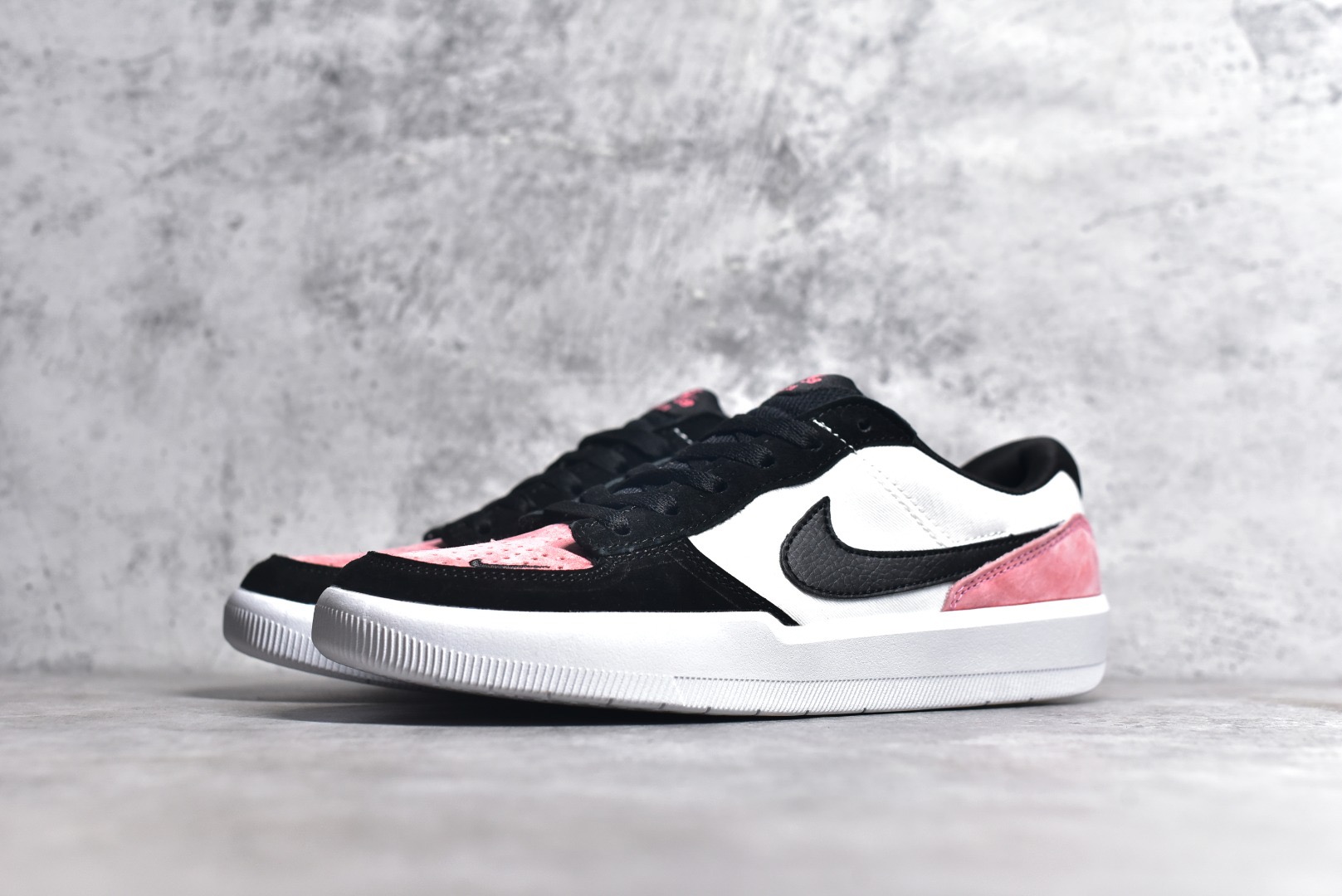 Nike SB Force 58 Casual Shoes Black And White detail view 1
