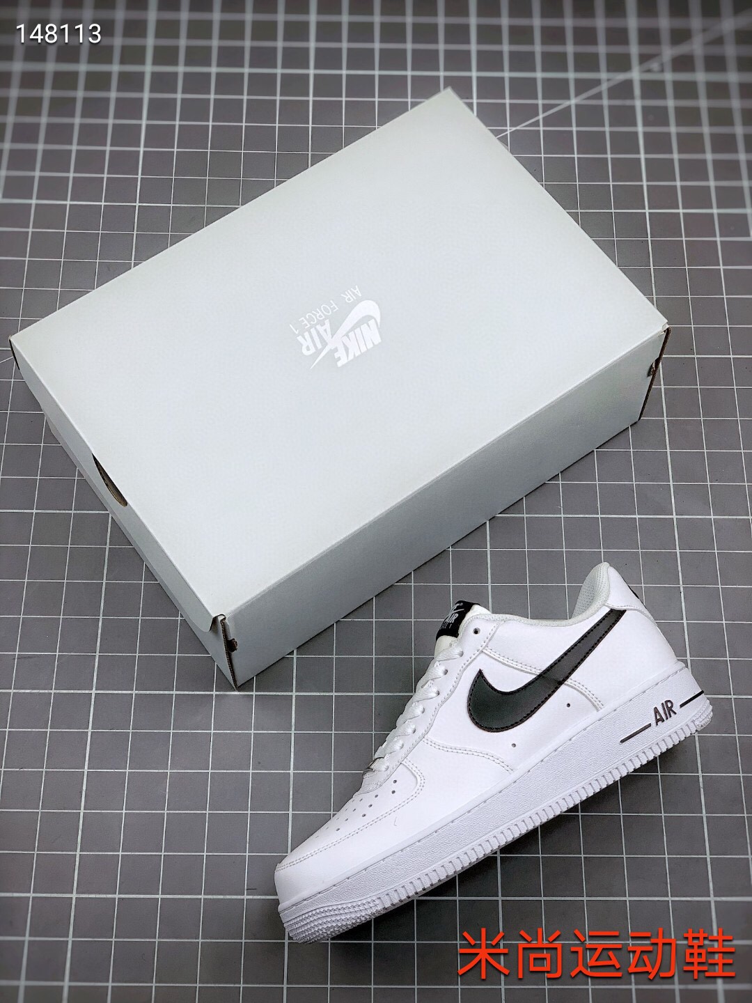 Nike Air Force 1 Slides Grey detail view 2