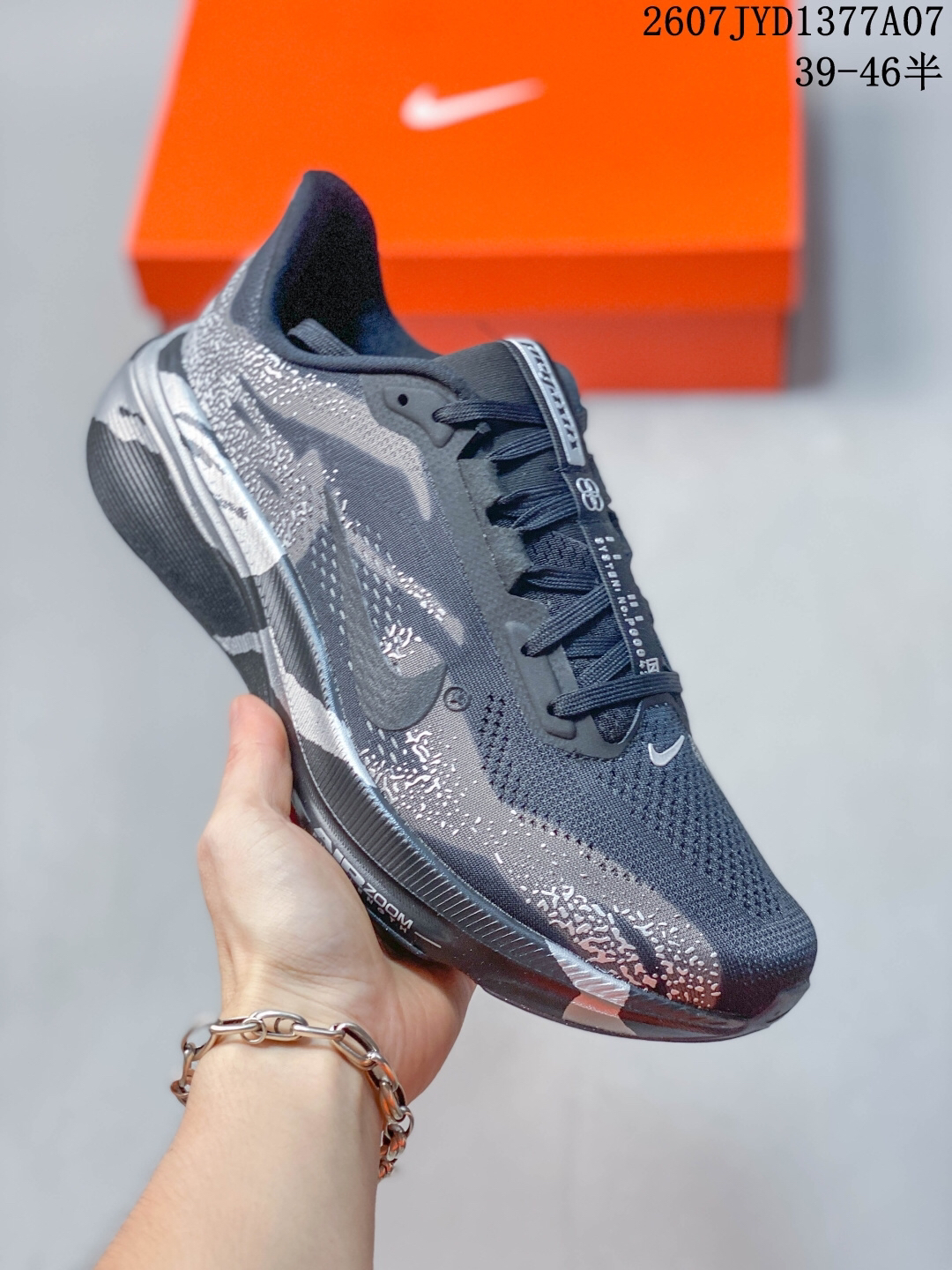 Nike Running Shoes main view