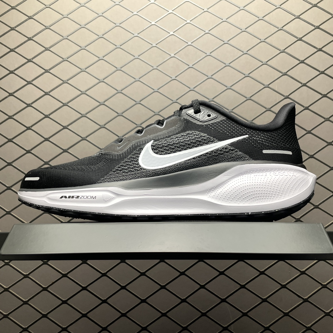 Nike Running Shoes main view