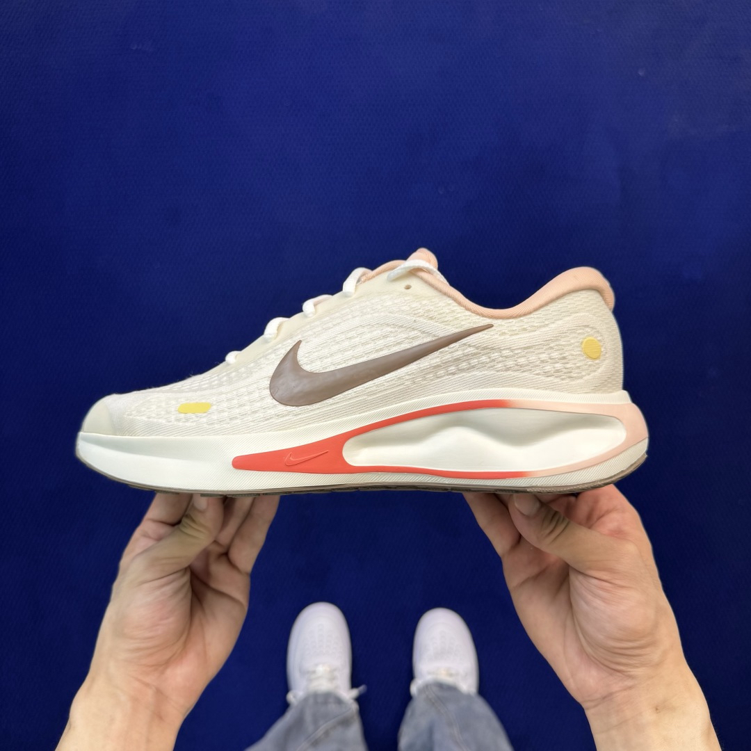 Nike Running Shoes Pink main view