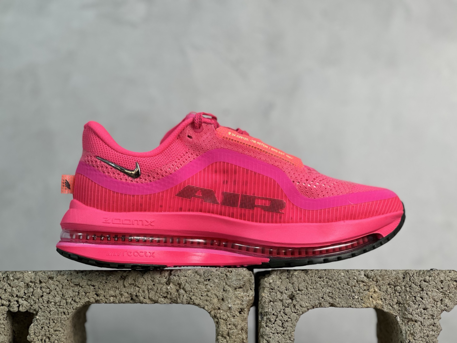 Nike Running Shoes Pink detail view 1